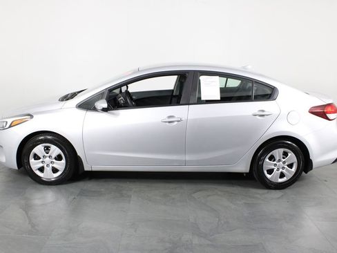 Used 2017 Kia Forte LX image 11