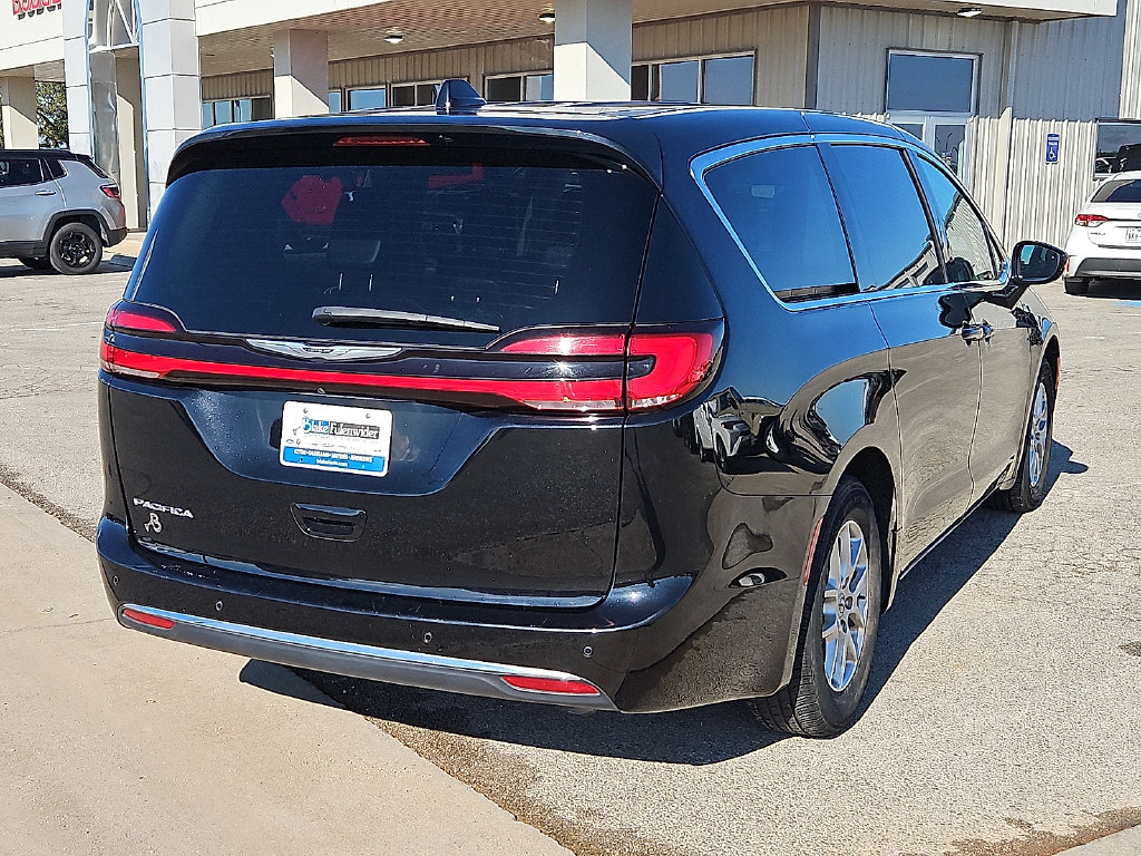 Used 2024 Chrysler Pacifica Touring-L FWD image 7