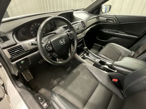 Used 2017 Honda Accord Sport image 9