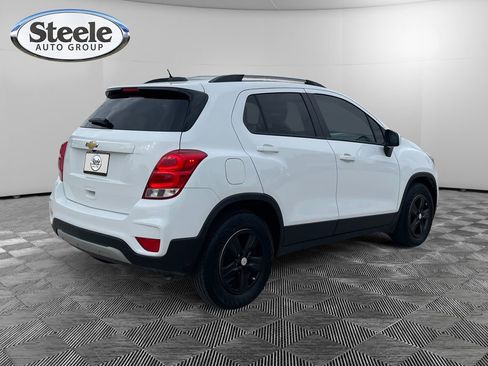 Used 2022 Chevrolet Trax LT w/ LT Convenience Package image 5