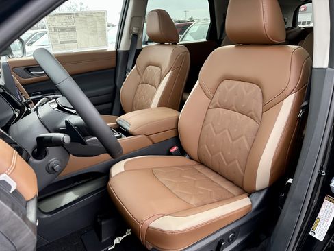 New 2026 Nissan Pathfinder Platinum image 32