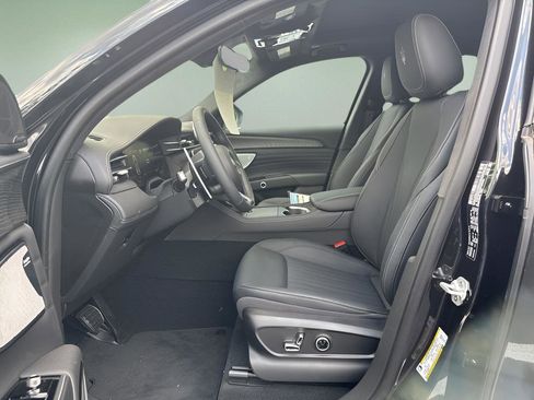 New 2025 Maserati Grecale Modena image 18