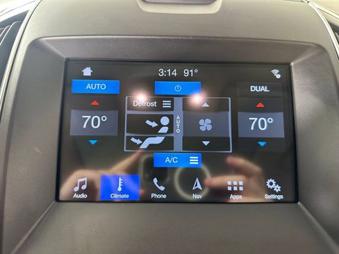 Used 2018 Ford Edge Titanium w/ Technology Package FWD image 30