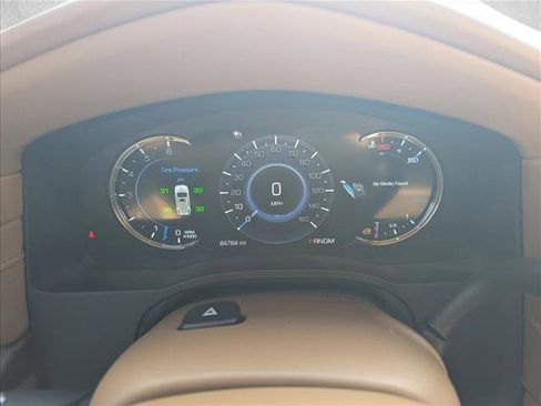 Used 2016 Cadillac Escalade Platinum image 11