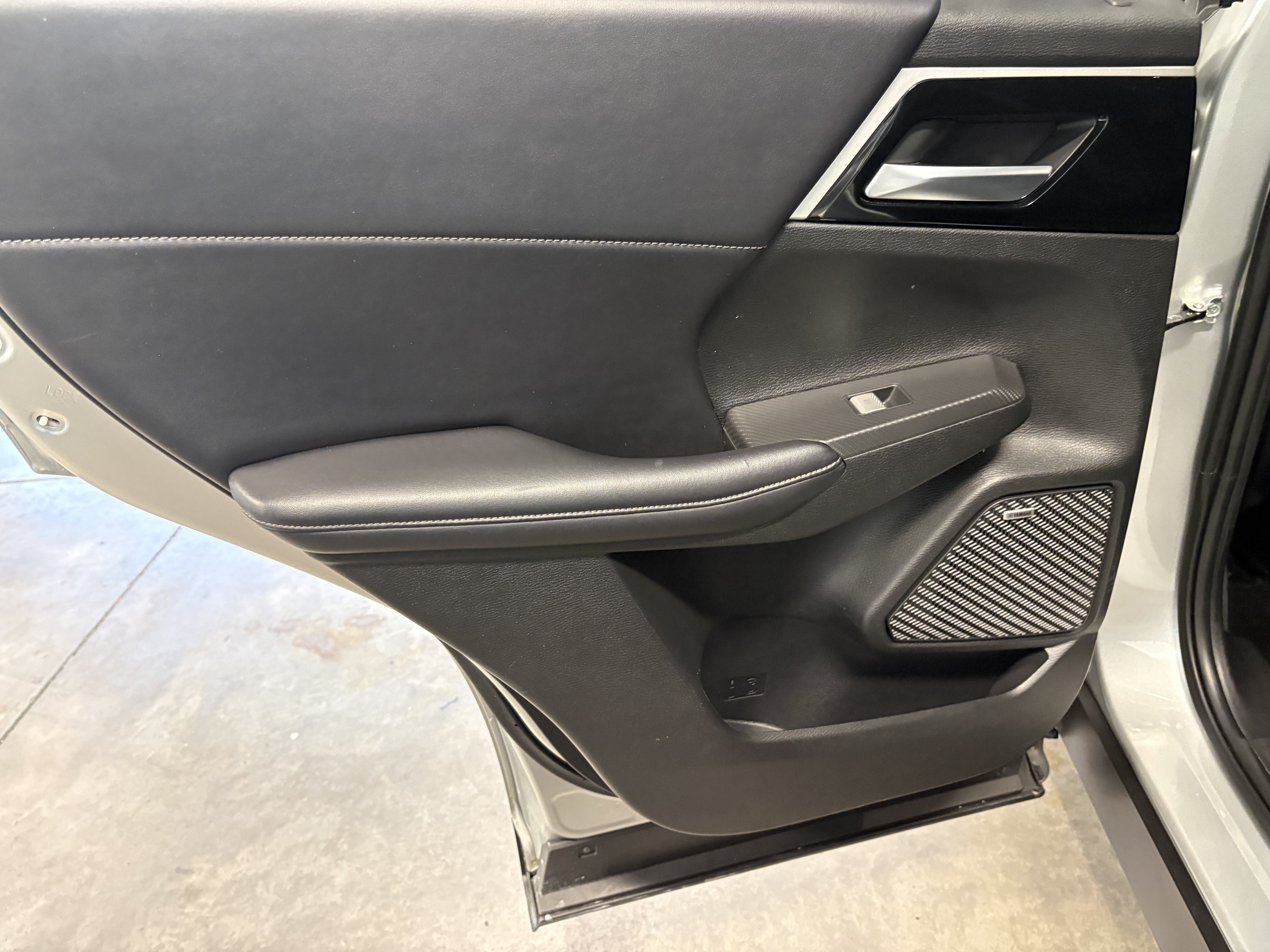 Used 2025 Mitsubishi Outlander SE AWD/4WD image 9