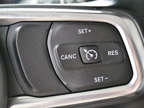 Used 2022 Jeep Wrangler Unlimited Sahara image 38