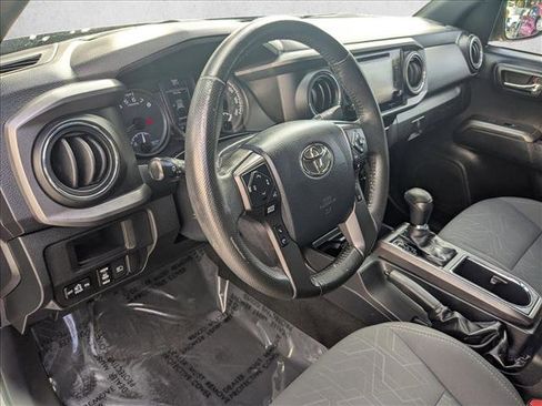 Used 2019 Toyota Tacoma TRD Sport image 10