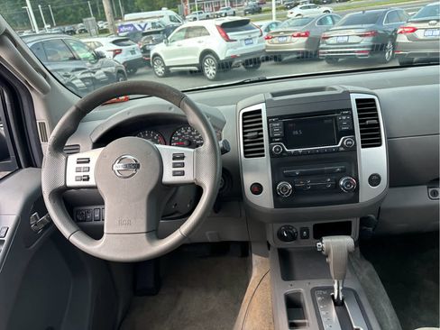 Used 2015 Nissan Frontier SV AWD/4WD image 22
