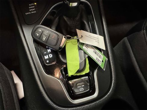 Used 2022 Jeep Cherokee Limited image 31