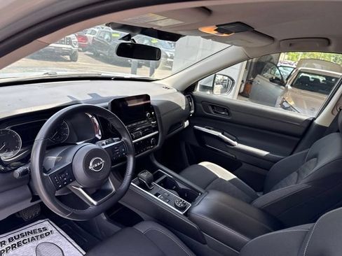 Used 2025 Nissan Pathfinder SV AWD/4WD image 5