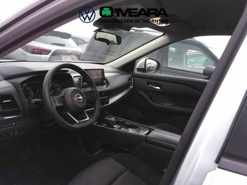 Used 2024 Nissan Rogue SV FWD image 5