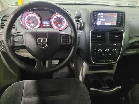 Used 2018 Dodge Grand Caravan SE FWD image 22