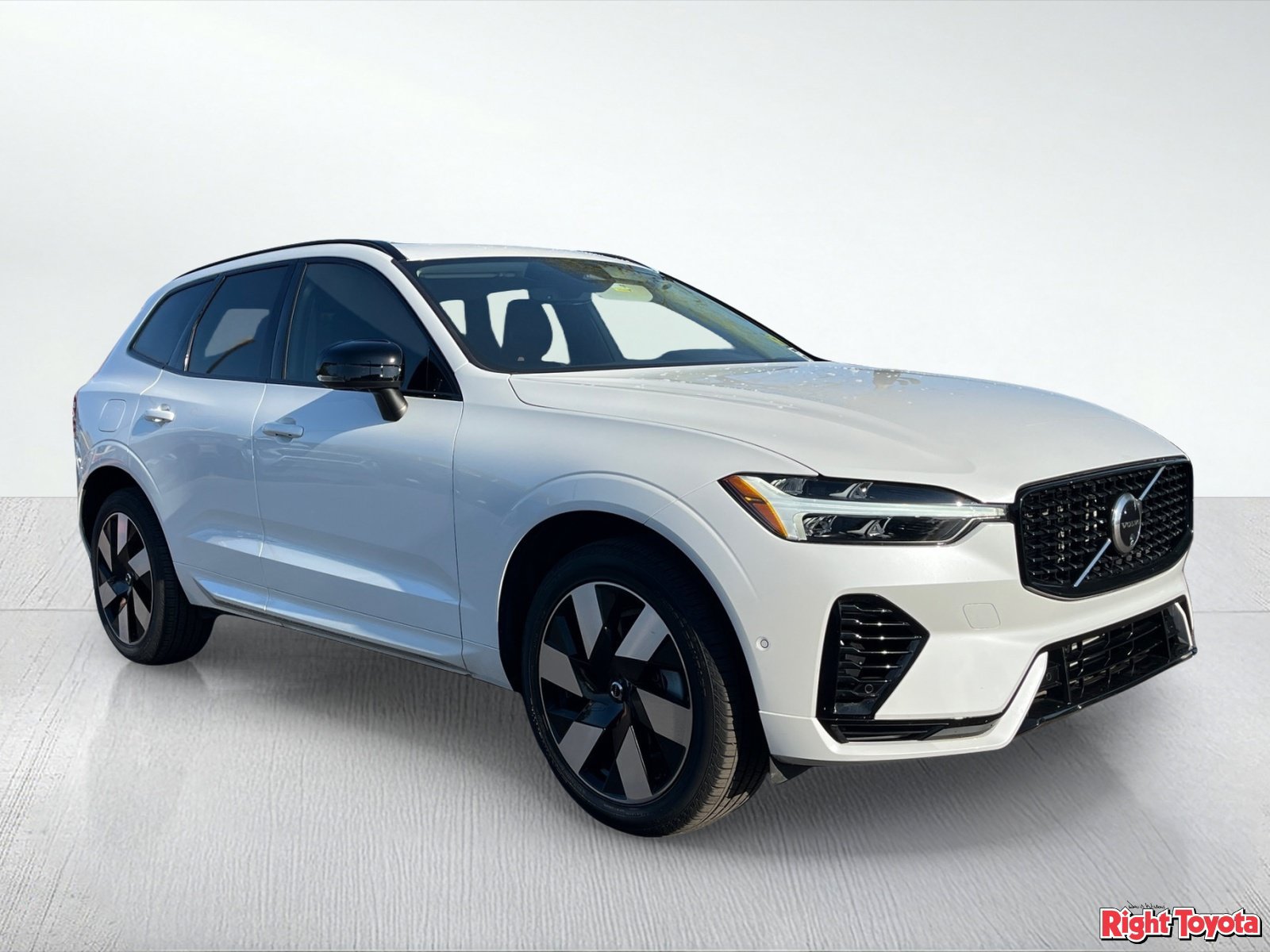 Used 2025 Volvo XC60 T8 Plus AWD/4WD image 8