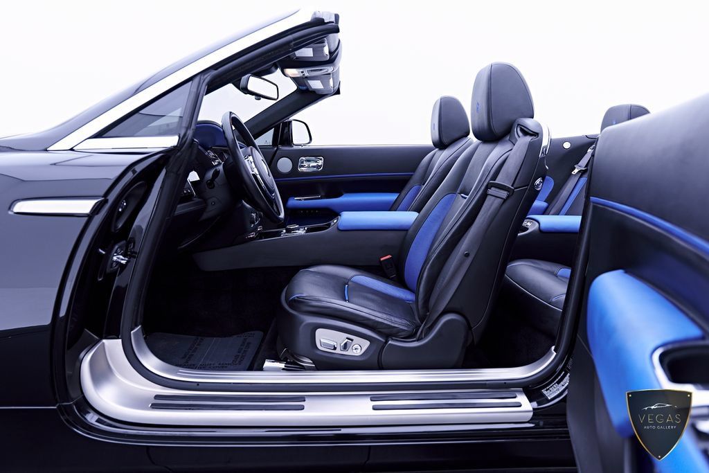 Used 2019 Rolls-Royce Dawn RWD image 38