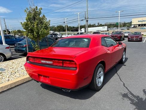 Used 2010 Dodge Challenger R/T RWD image 9