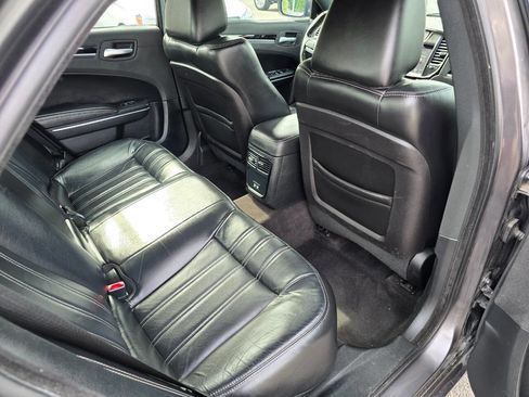 Used 2018 Chrysler 300 S image 27