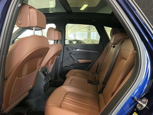 Used 2023 Audi Q5 2.0T Premium w/ Convenience Package AWD/4WD image 14