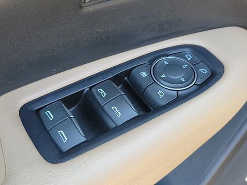 Used 2017 Cadillac XT5 Platinum w/ Driver Assist Package image 22