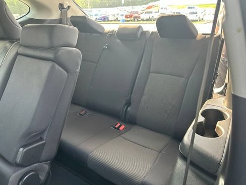 Used 2023 Toyota Highlander LE FWD image 11