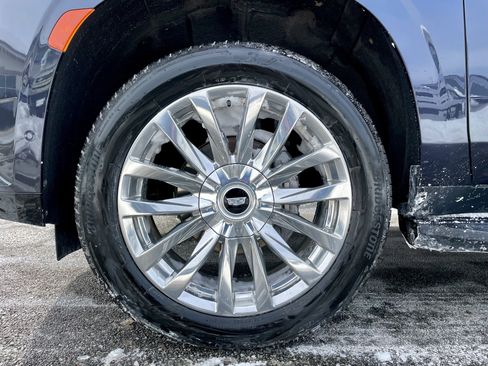 Used 2023 Cadillac Escalade Premium Luxury image 9