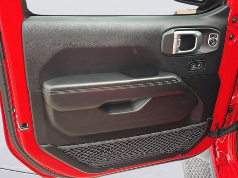 Used 2018 Jeep Wrangler Unlimited Sahara image 23