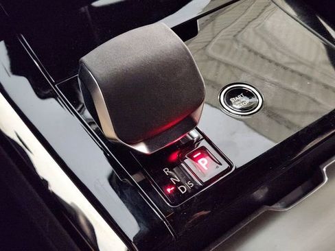 Used 2025 Land Rover Range Rover Sport SE image 19