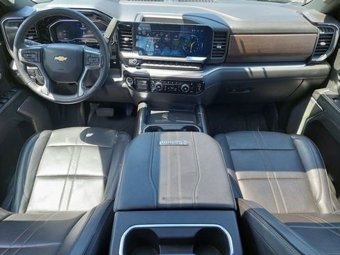 Used 2024 Chevrolet Silverado 2500 High Country w/ High Country Premium Package AWD/4WD image 3