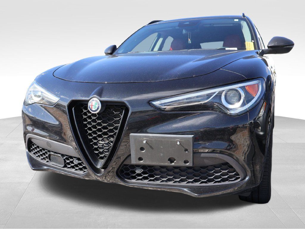 Used 2020 Alfa Romeo Stelvio Ti w/ Nero Edizione AWD/4WD image 3