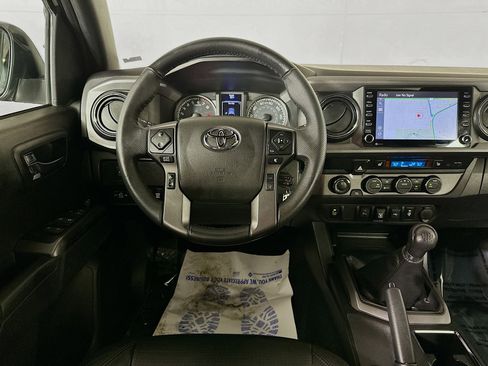 Used 2022 Toyota Tacoma TRD Off-Road w/ TRD Premium Off Road Package AWD/4WD image 22