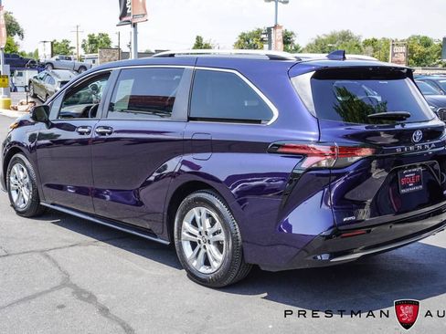 Used 2023 Toyota Sienna Platinum AWD/4WD image 11