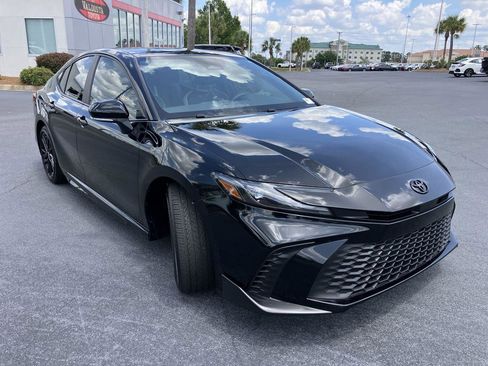 Used 2025 Toyota Camry SE FWD image 7