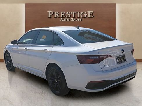 Used 2023 Volkswagen Jetta SE image 4