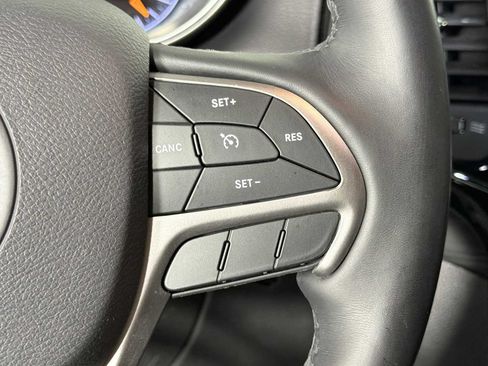 Used 2021 Jeep Grand Cherokee Laredo X RWD image 25
