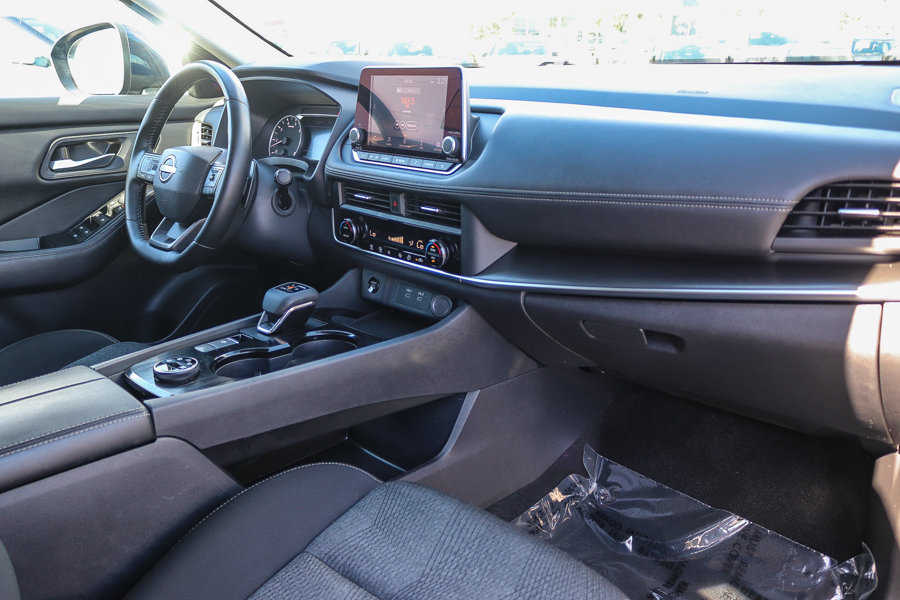 Used 2025 Nissan Rogue SV AWD/4WD image 16