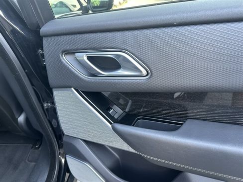Used 2018 Land Rover Range Rover Velar S AWD/4WD image 40