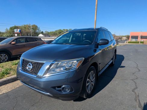 Used 2015 Nissan Pathfinder S image 3