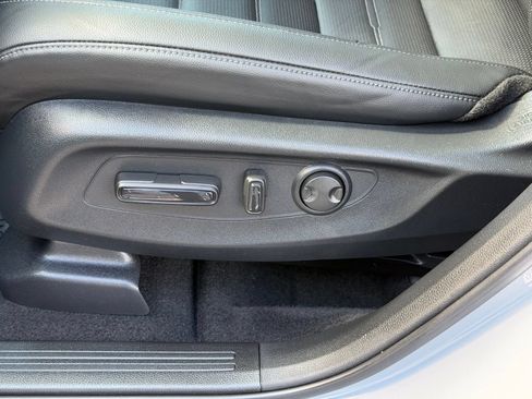 Used 2025 Honda CR-V EX-L image 15