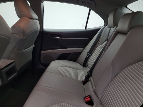 Used 2021 Toyota Camry SE image 18