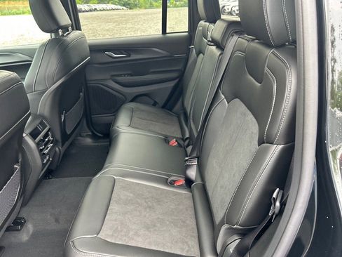 New 2025 Jeep Grand Cherokee Altitude image 7