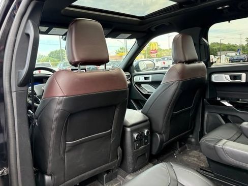 Certified 2023 Ford Explorer Platinum w/ Technology Package AWD/4WD image 16
