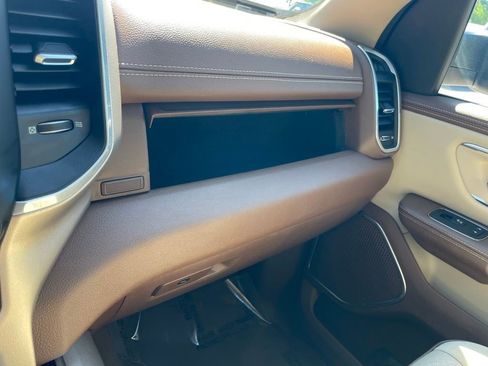 Used 2019 RAM 1500 Laramie AWD/4WD image 19