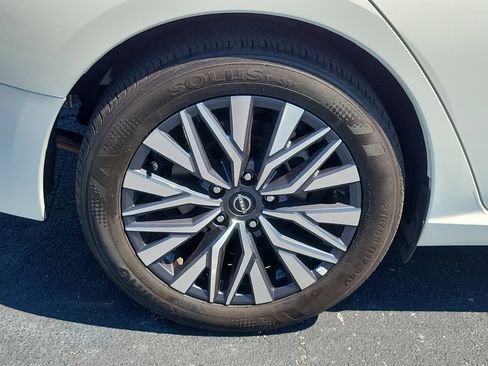 Used 2025 Nissan Altima 2.5 SV image 7