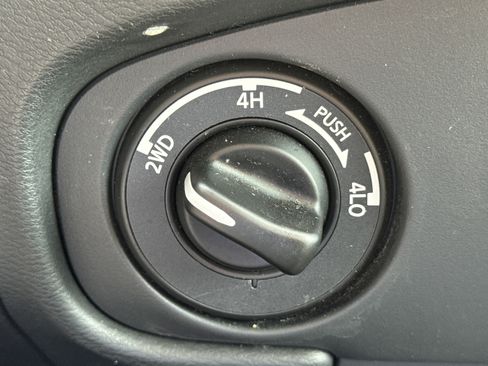 Used 2022 Nissan Frontier PRO-4X w/ Pro-4X Premium Package image 19