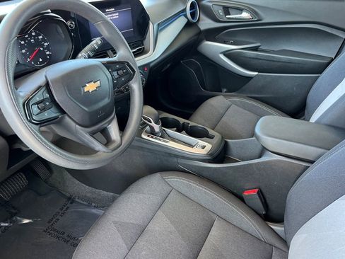 Used 2025 Chevrolet Trax LS FWD image 5