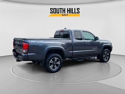 Used 2017 Toyota Tacoma TRD Sport w/ Tow Package (A/T) AWD/4WD image 5