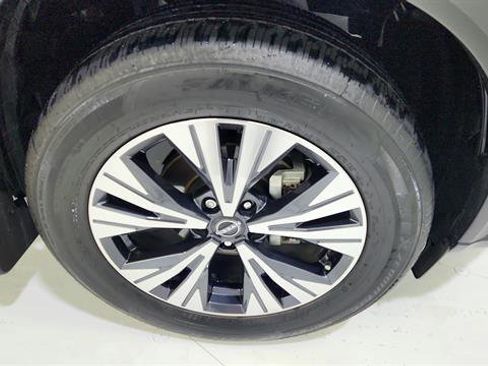 Certified 2023 Nissan Rogue SV image 33