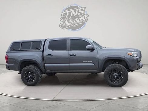 Used 2021 Toyota Tacoma TRD Off-Road w/ Technology Package AWD/4WD image 8