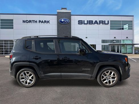 Used 2015 Jeep Renegade Latitude FWD image 2