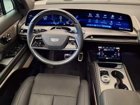 Certified 2026 Cadillac Vistiq Luxury AWD/4WD image 15