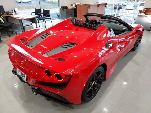 Used 2021 Ferrari F8 Tributo image 38